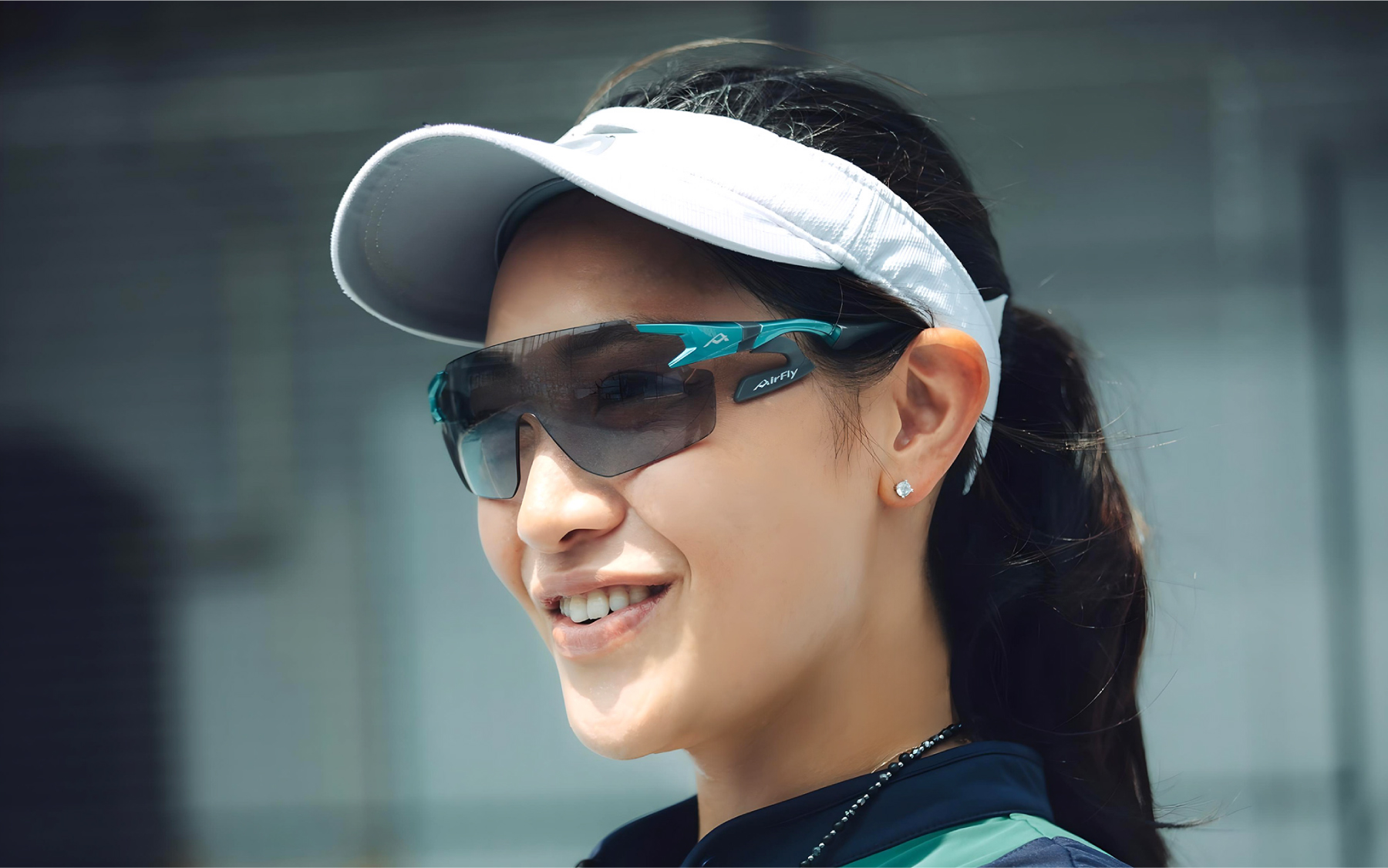 新年の挑戦を後押し<br>世界初「鼻でかけない」<br>スポーツサングラス